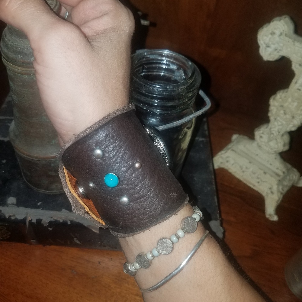 Leather cuff - Picture 3 of 7